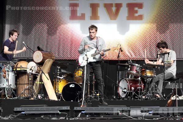 FRANCOIS AND THE ATLAS MOUNTAIN - 2012-07-19 - PARIS - Parvis de l'Hotel de Ville - 